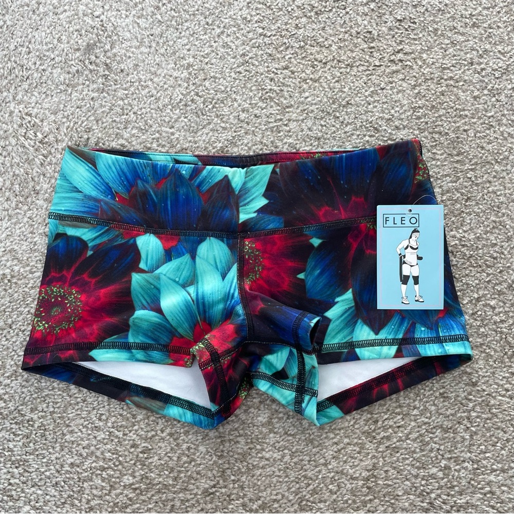 NWT neon azul fleo shorts medium